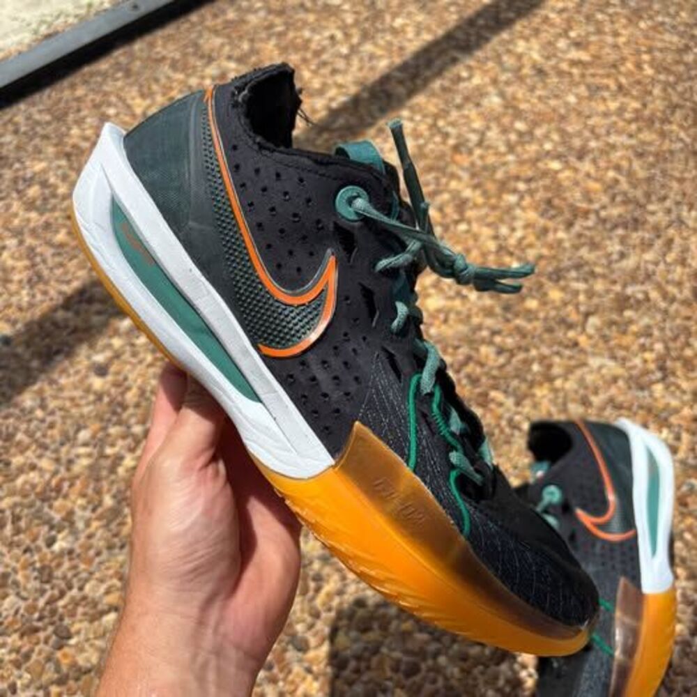 Nike 
AIR ZOOM GT CUT 3 'SWOOSH SQUAD